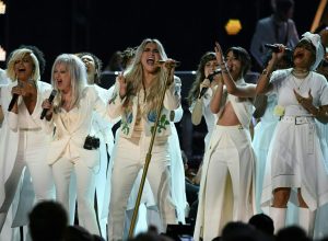 Kesha (C) performs with (from L to R) Bebe Rexha, Cindy Lauper, Camila Cabello and Andra Day during the 60th Annual Grammy Awards show on January 28, 2018, in New York. / AFP PHOTO / Timothy A. CLARY