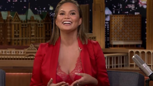 chrissy-teigen-tonight-show