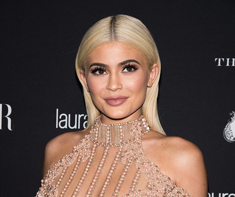 Kylie Jenner surprisingly released the first photo of her baby ...