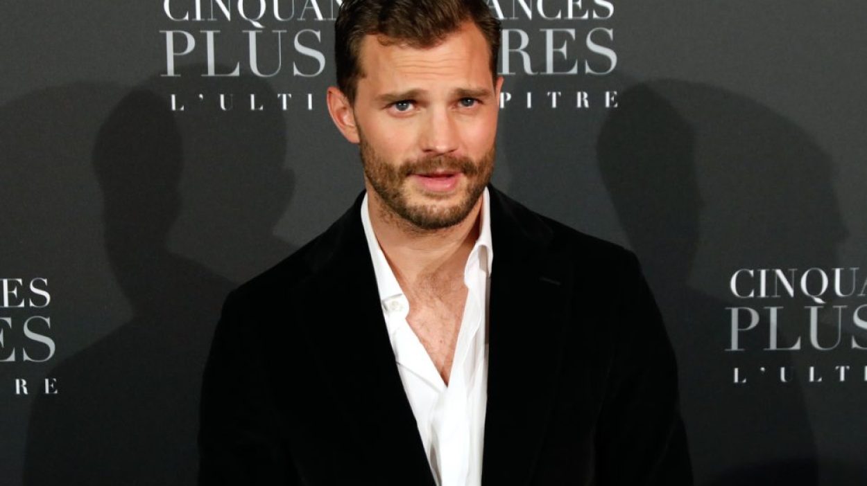 Jamie Dornan Wore A Wee Bag While Filming Fifty Shades Freedhellogiggles 