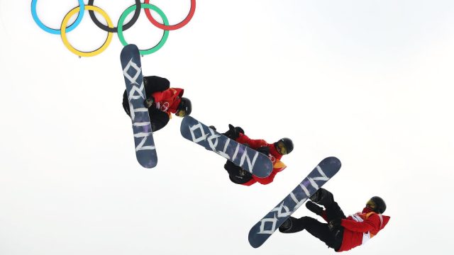 Snowboard coach knitting