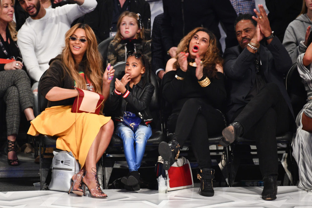 Beyonce proudly carried the world's most expensive handbag by Louis Vuitton.