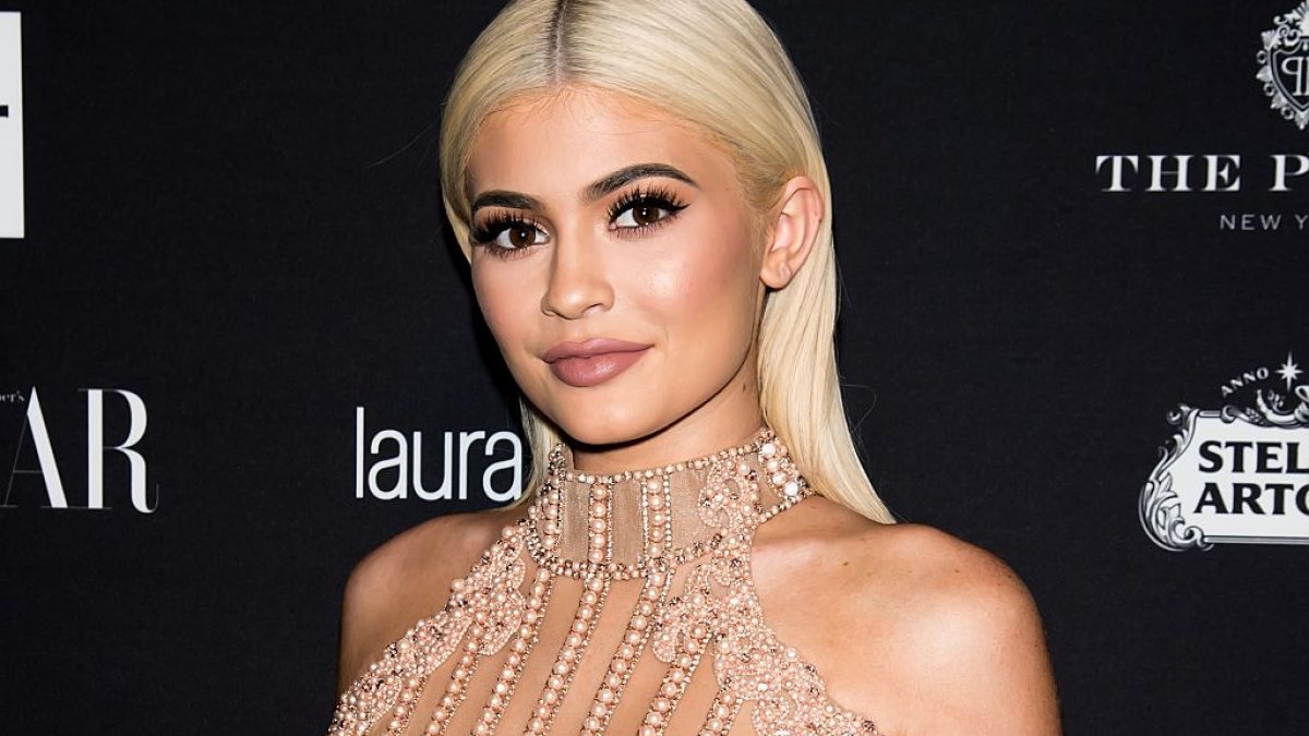 This picture of pregnant Kylie Jenner is a hilarious thirst trap