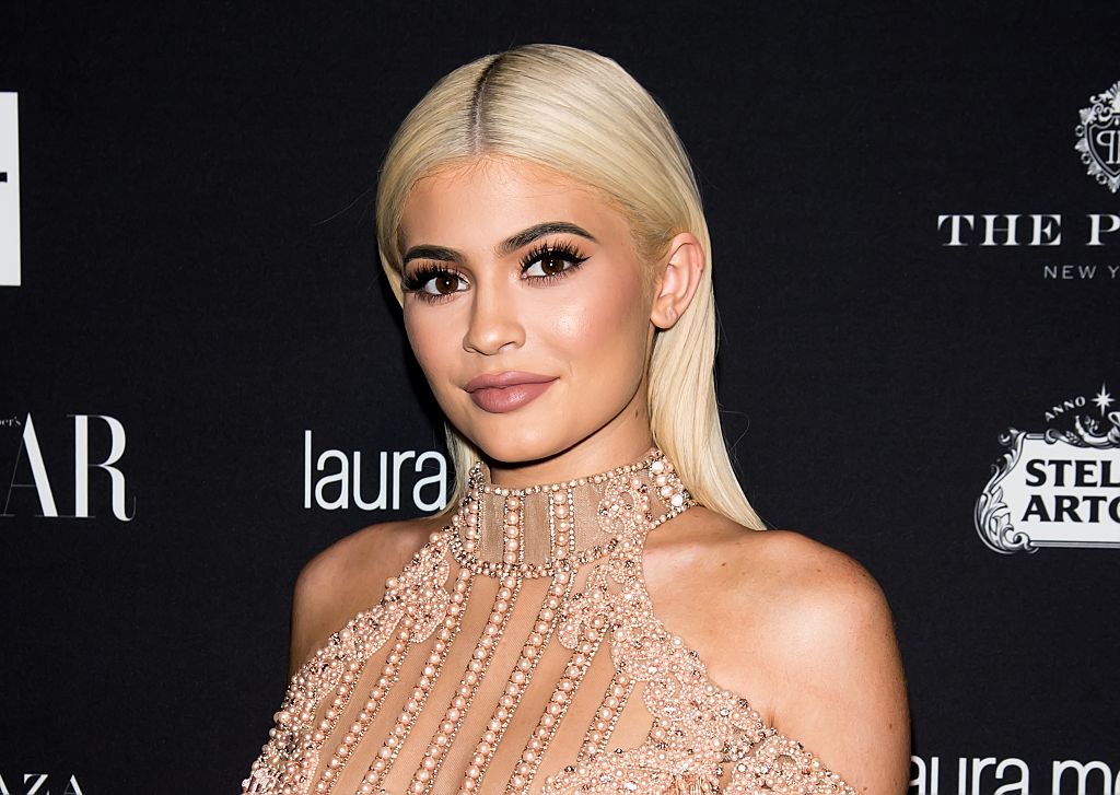 This Picture Of Pregnant Kylie Jenner Is A Hilarious Thirst Trap 