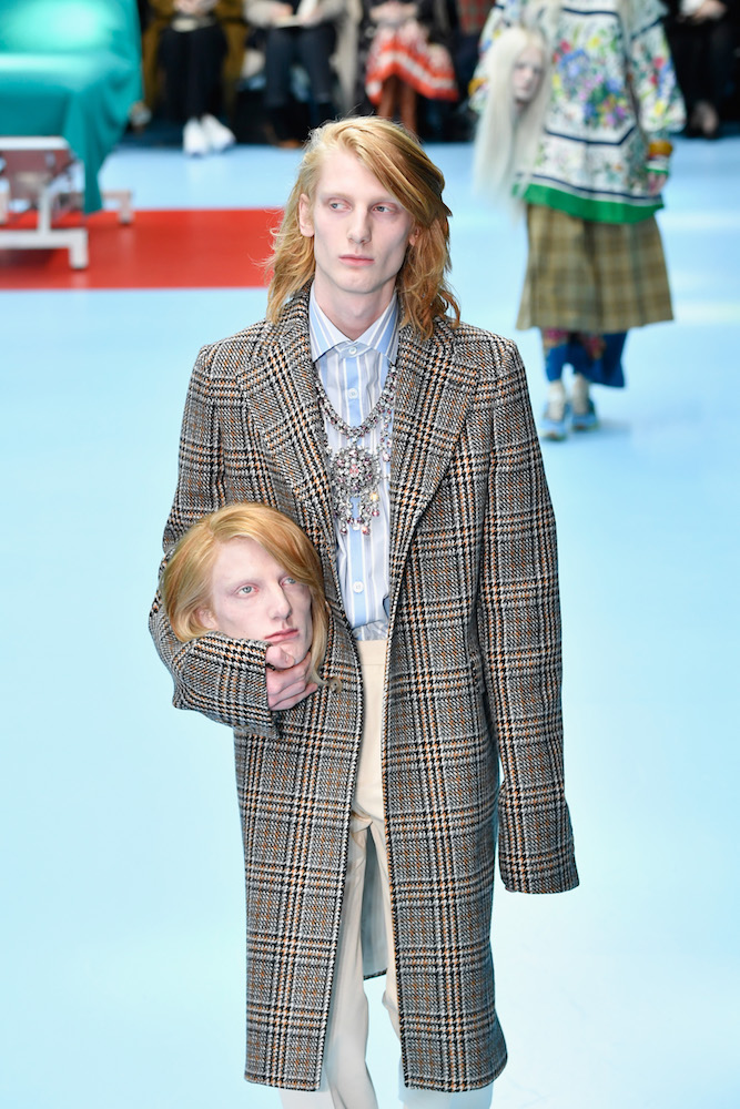 Milan Fashion Week: Models carry fake heads on Gucci catwalk - BBC