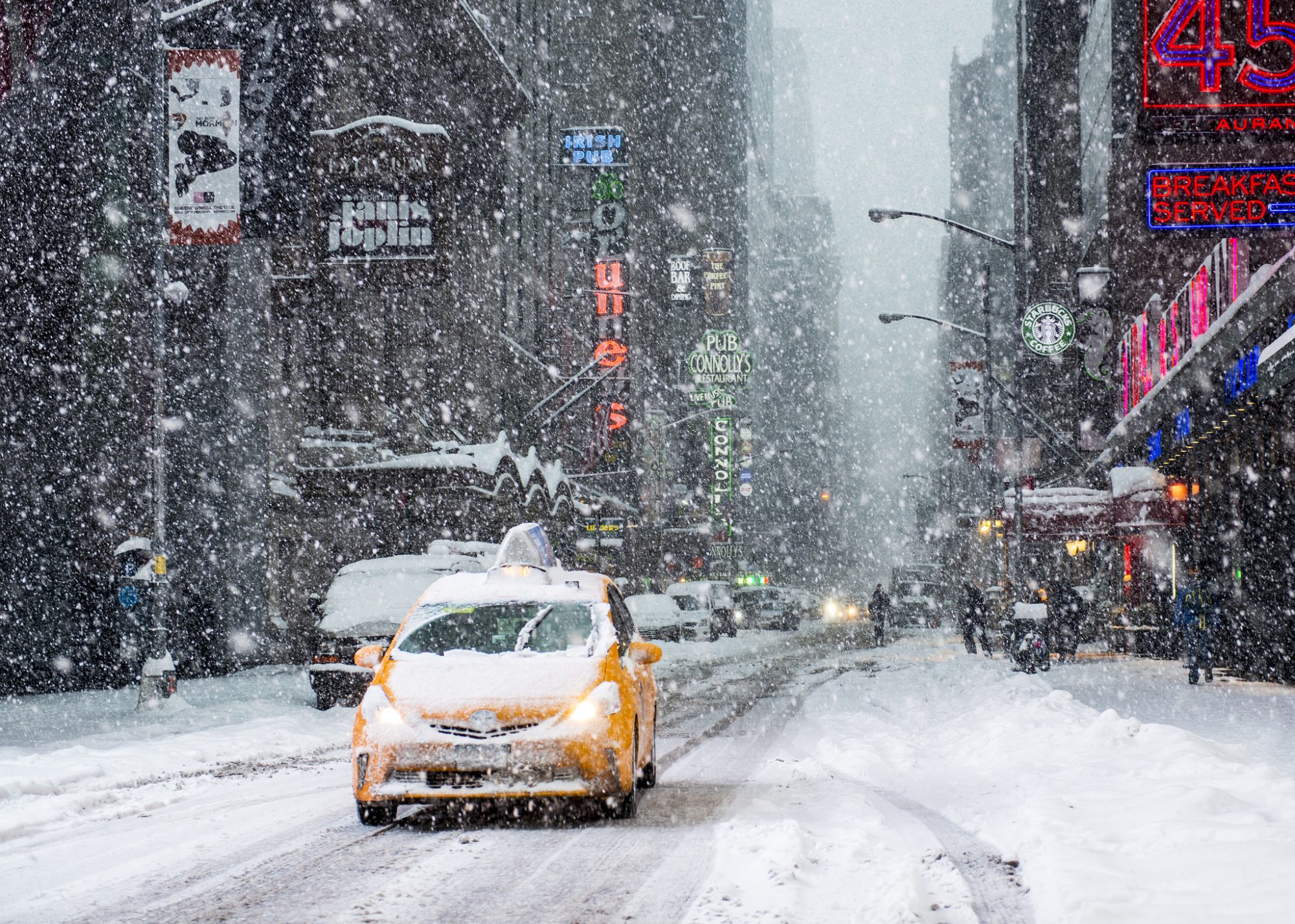 What to expect for New York City weather during today's bomb cycloneHelloGiggles