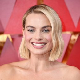 Margot Robbie’s 2018 Oscars dress took almost 700 hours to make, and we can see why