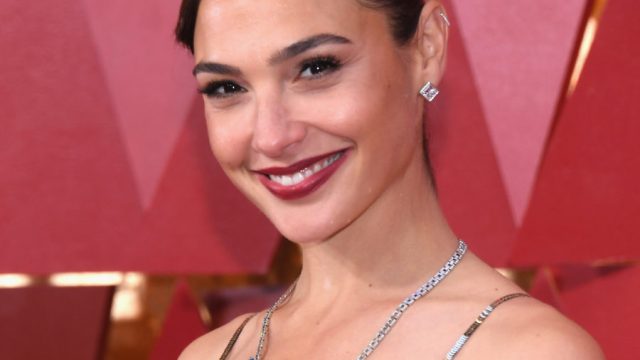 How Do You Pronounce Gal Gadot's Name Gal Gadot: How to Pronounce the "Wonder Woman" Actress' NameHelloGiggles