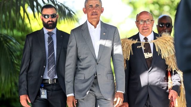 Barack Obama greeted with a traditional nose rub in New Zealand