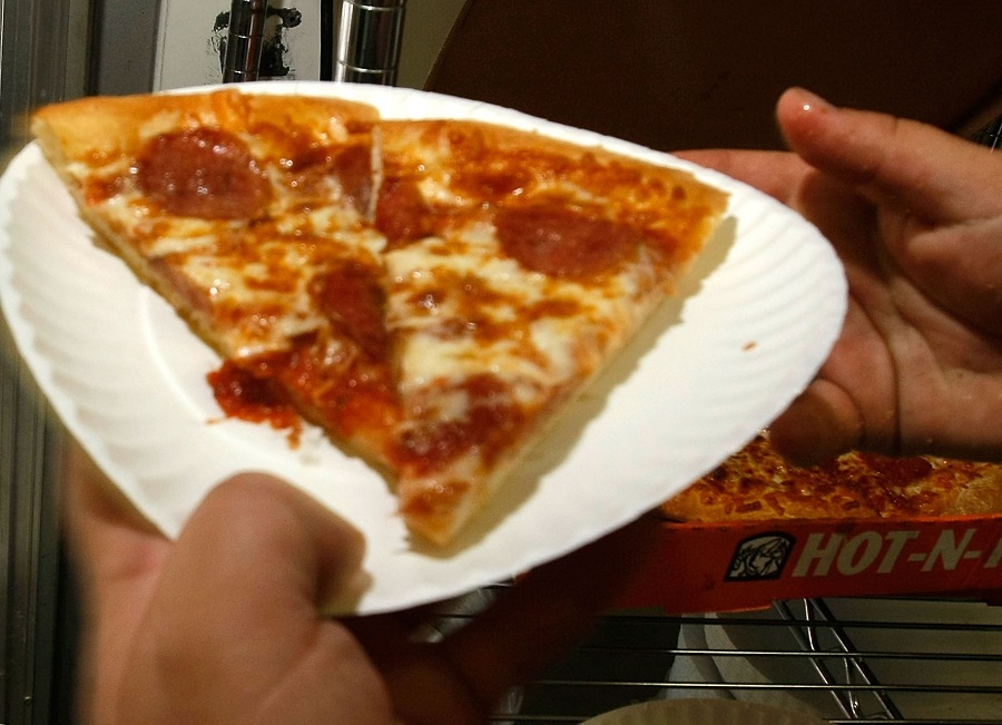 how can i get a free pizza from little caesars