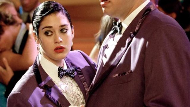 Image of Janice and Damien dancing at prom