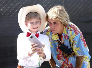 Photo of Justin Bieber and Mason Ramsey at Coachella