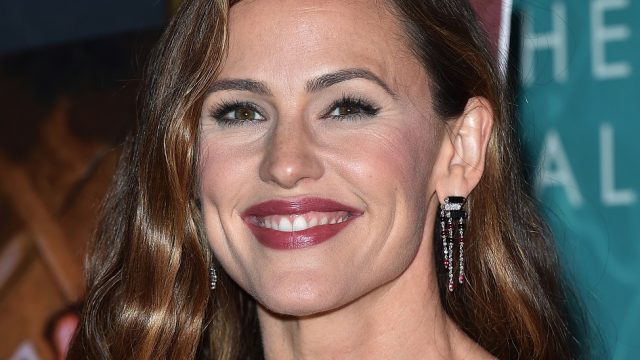 jennifer-garner-scarf