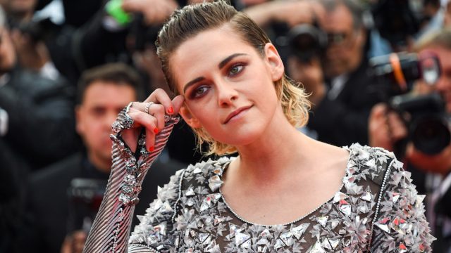 Kristen Stewart Takes Heels Off at Cannes