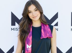 Hailee Steinfeld Keeps Cool With Mission