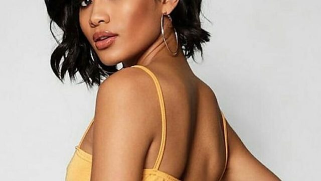 Boohoo Model Stretch Marks