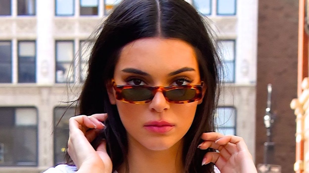 Kendall Jenner Is Starting the Ankle Purse Trend, and HmmHelloGiggles