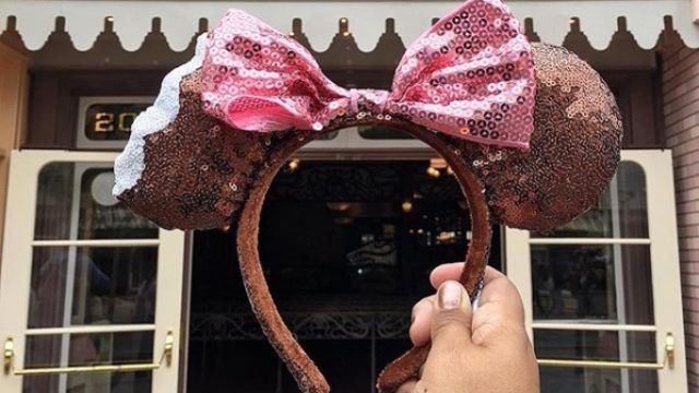 Picture of Minnie Mouse Ice Cream Bar Ears