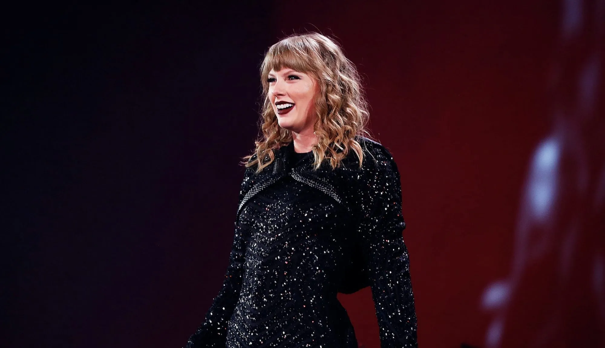 Taylor Swift Signs To New Label And Makes Major New DealHelloGiggles