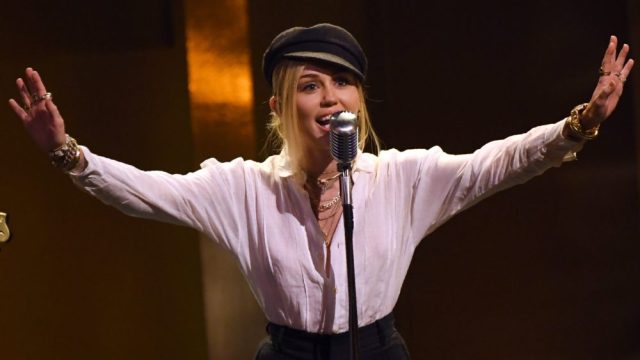 US singer Miley Cyrus performs onstage during the 46th American Film Institute's Life Achievement Award Gala at the Dolby theatre in Hollywood on June 7, 2018. - The American Film Institute (AFI) is honoring US actor George Clooney with the 46th AFI Life Achievement Award. (Photo by VALERIE MACON / AFP)