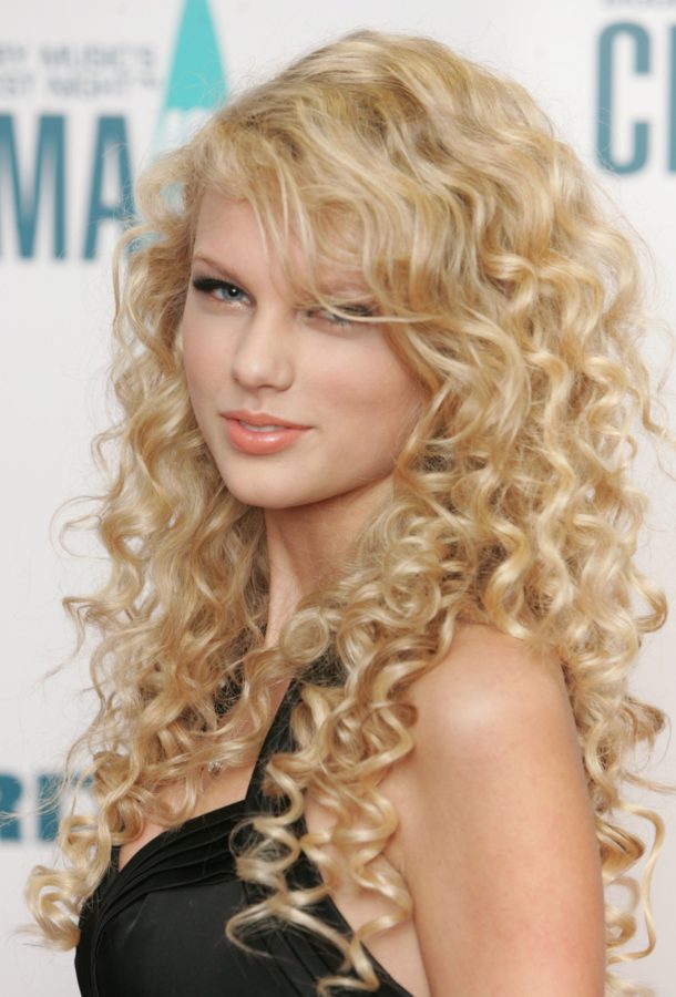 taylor-swift-cma-e1544567611213.jpg