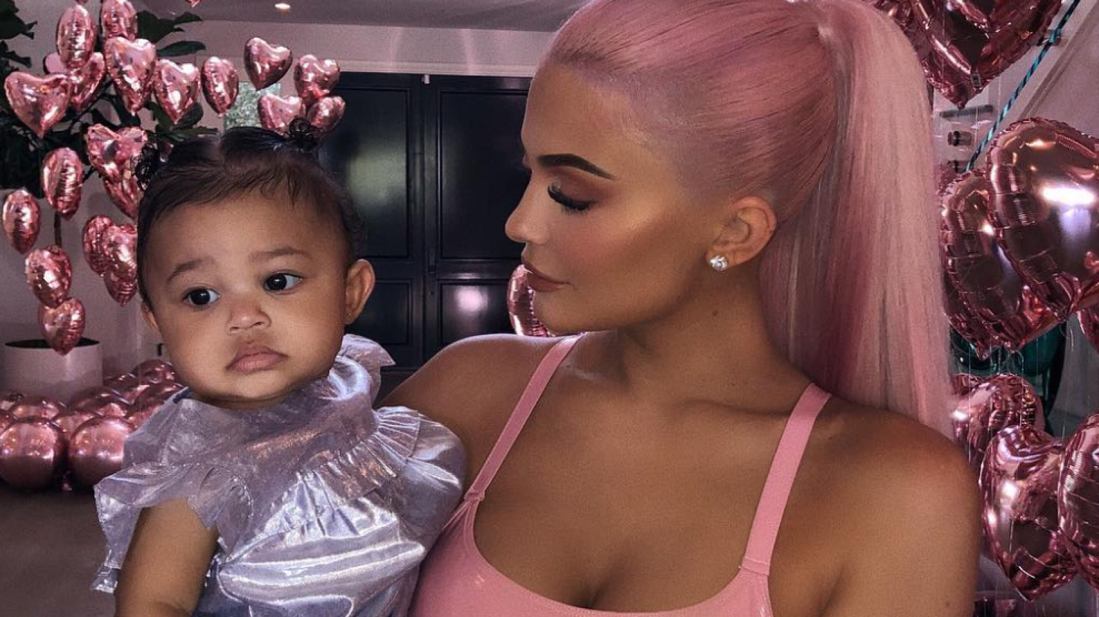 Kylie Jenner And Stormi Wore Matching Sparkly Holiday Outfitshellogiggles 