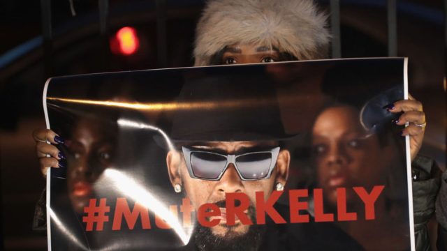 mute r. kelly protest