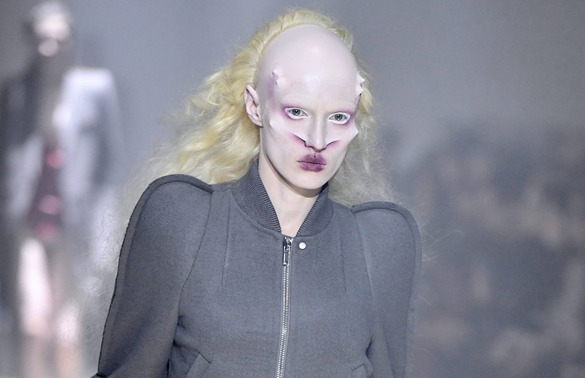 Giambattista Valli Models' Faces Were Covered in GlitterHelloGiggles