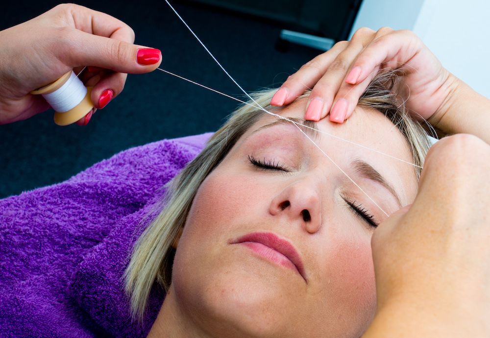 Brow Expert Shows How To Thread Your Own Eyebrows