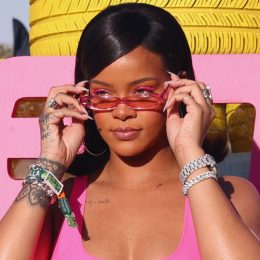 Rihanna colored mascara
