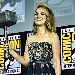 Natalie Portman holding Thor's Hammer at Comic Con