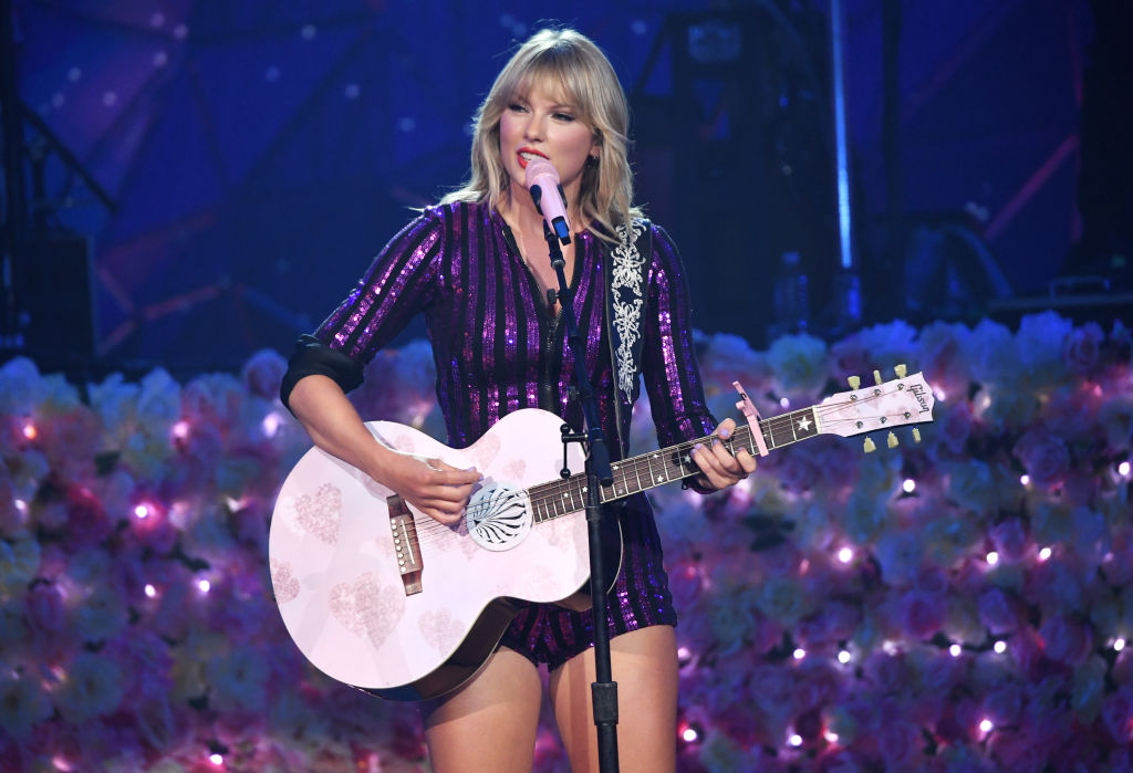 Taylor Swift to Receive Inaugural Icon Award at 2019 Teen Choice Awards