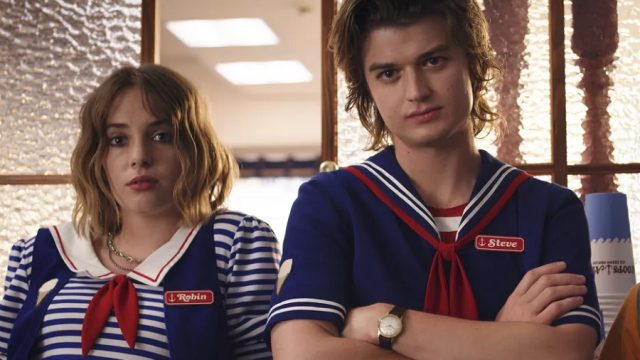 maya hawke as robin and steve on stranger things season 3