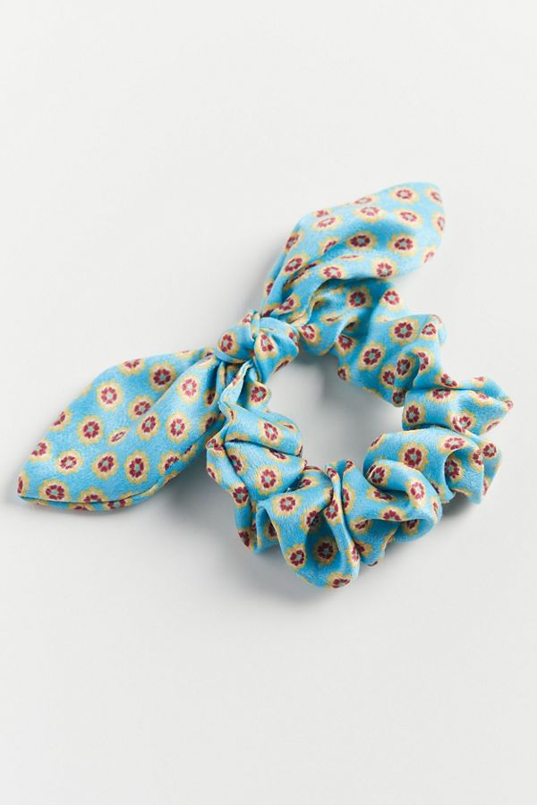 Urban Outfitters bow scrunchie