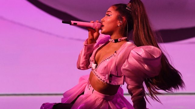 ariana grande kitsch hair clips sweetener world tour