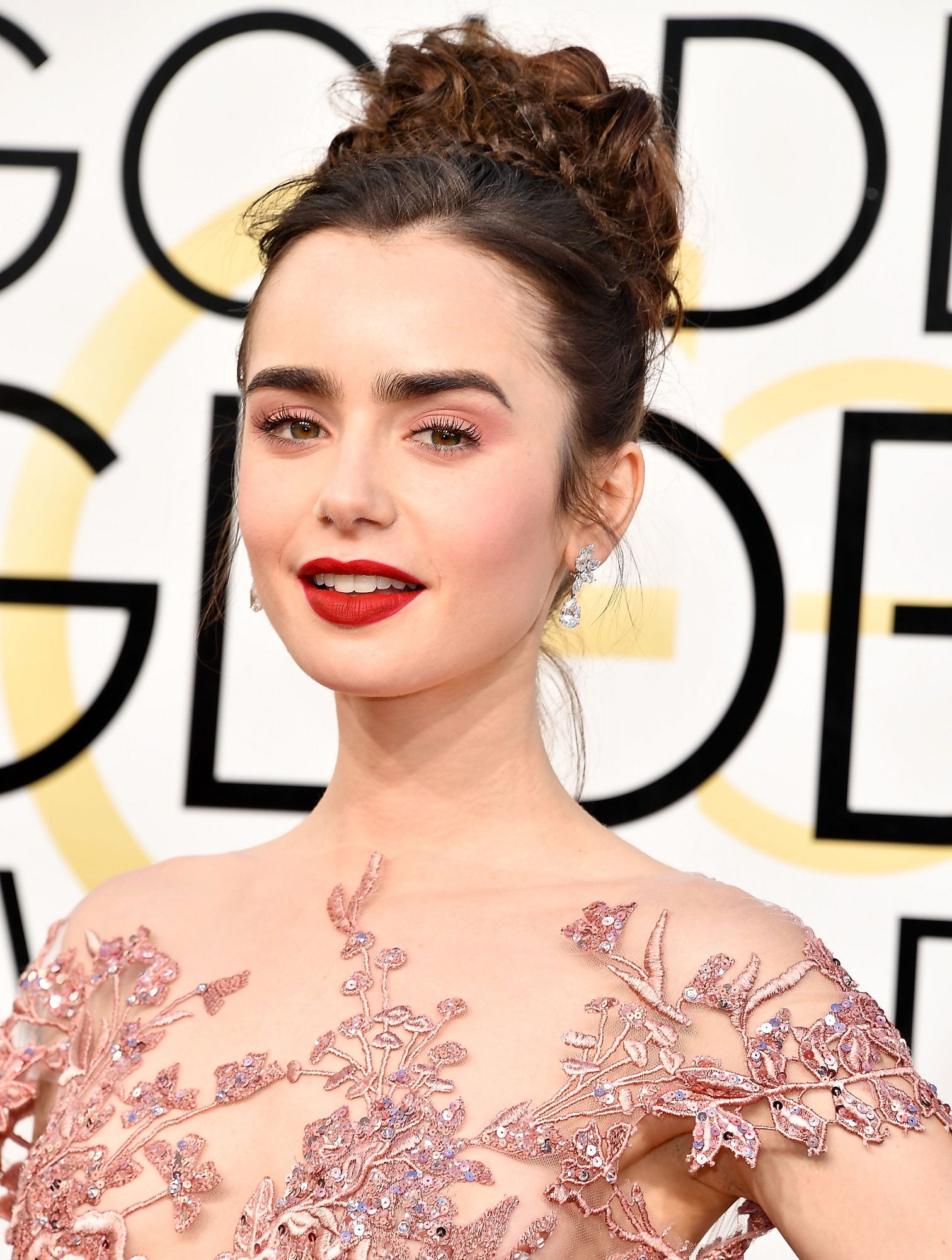 lily-collins-golden-globes.jpg