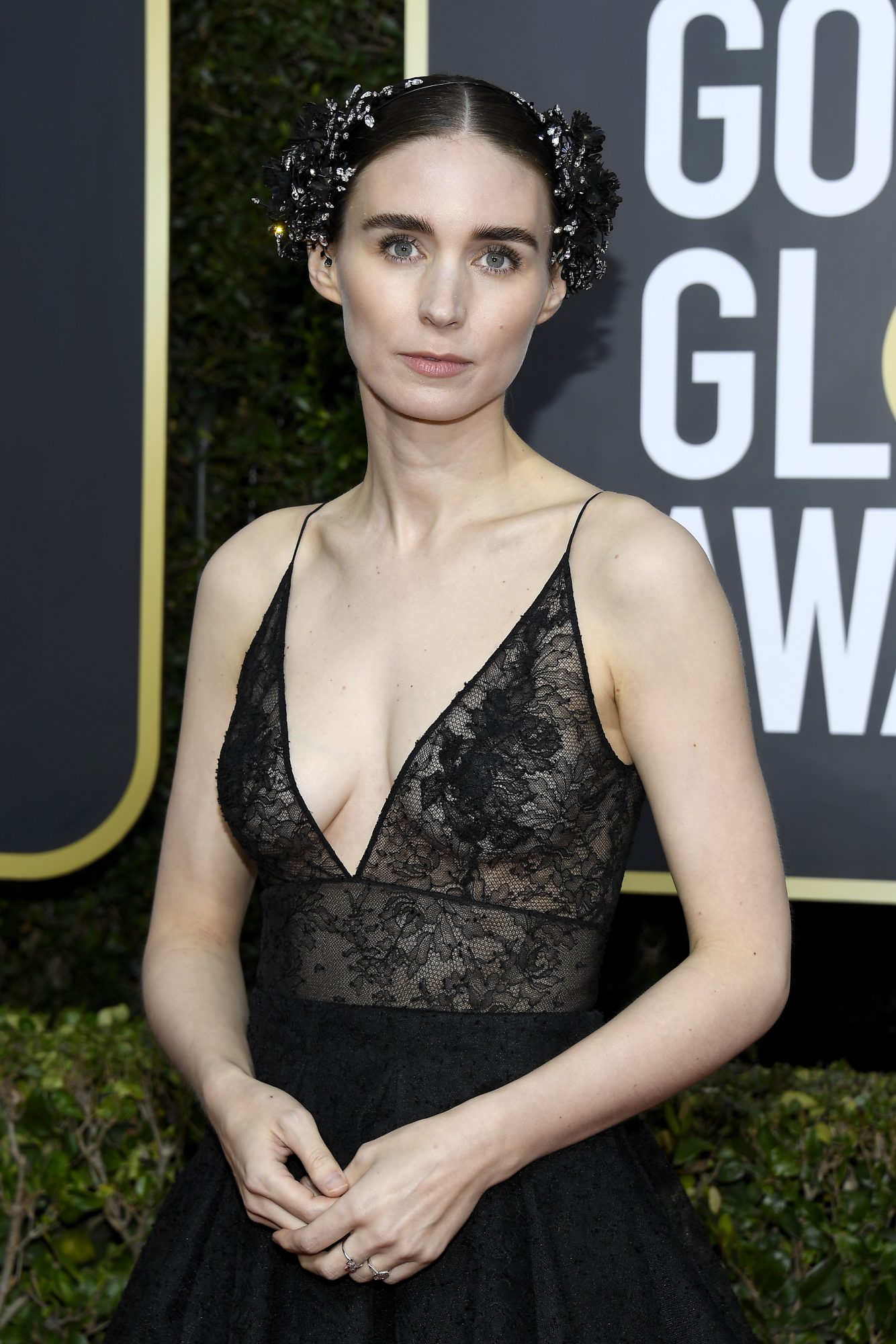 Golden Globes Plunging Neckline Cleavage Dress Trend