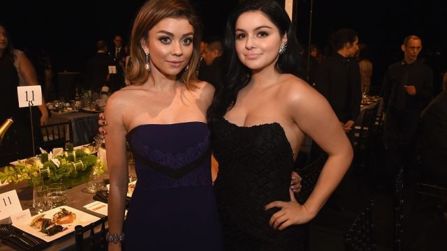 sarah hyland and ariel winter from modern family