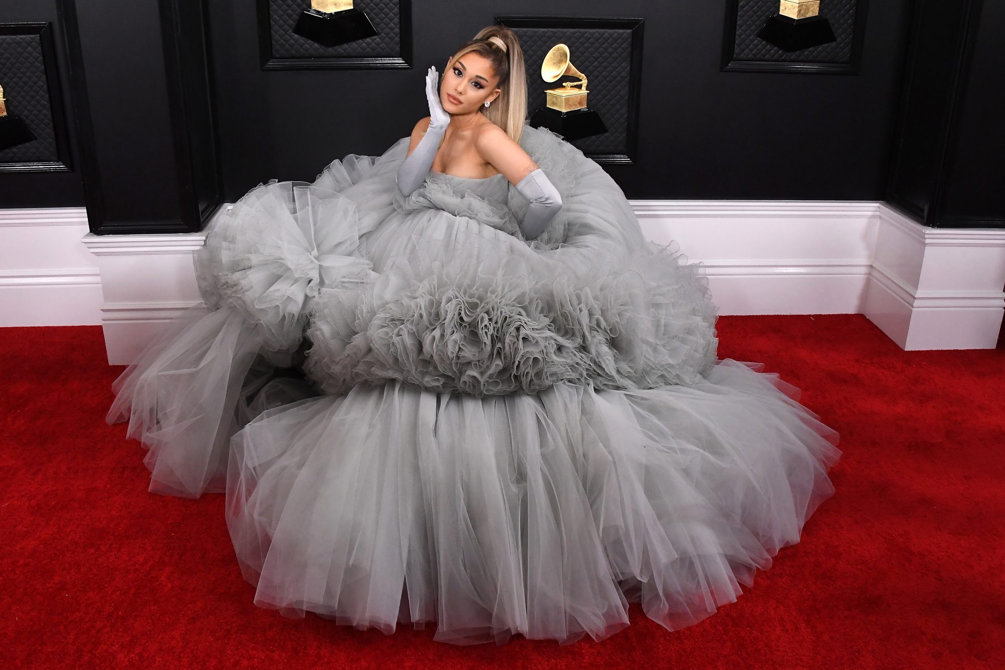 Ariana Grande Outfits, Style & Fashion: What Does She Wear?