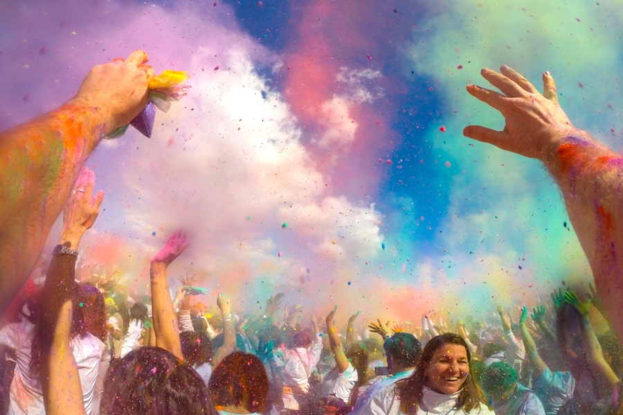 Top 72 Imagen Throwing Coloured Powder Festival Abzlocal Fi