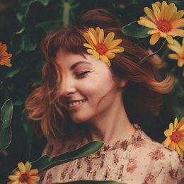 dye your hair with flowers - natural hair dye