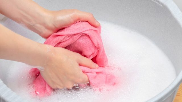 how to hand wash clothes
