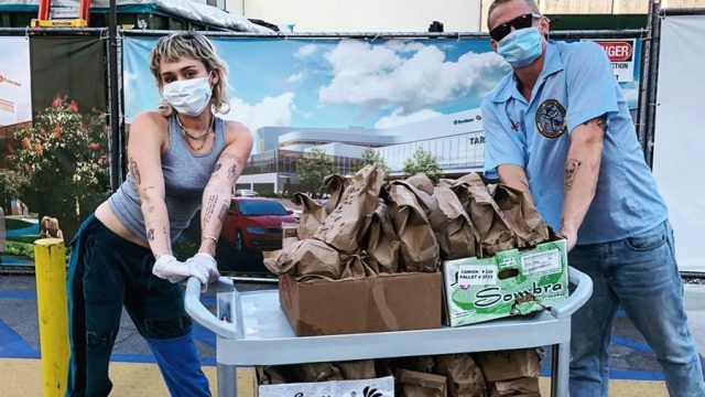miley cyrus and cody simpson donate tacos to healthcare workers fighting coronavirus