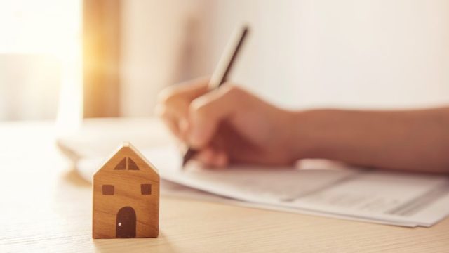 what to know before signing an apartment lease agreement