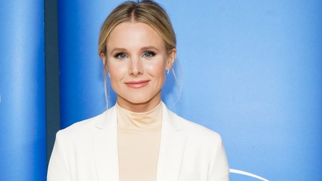 kristen bell practicing social distancing