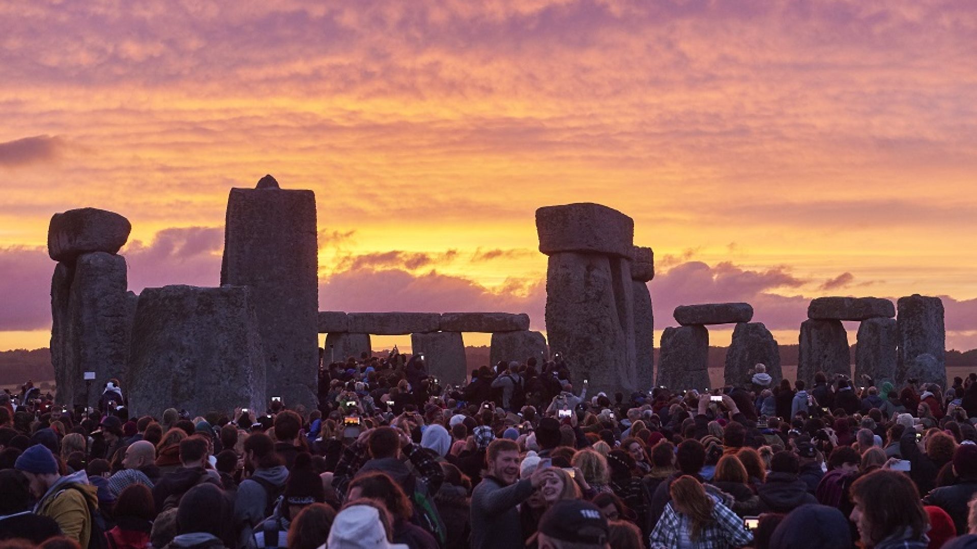 How to Join Stonehenge's Virtual Summer Solstice CelebrationHelloGiggles
