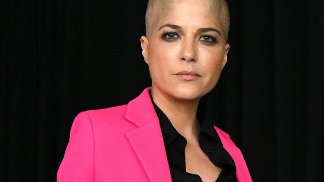 selma blair on the red carpet MS
