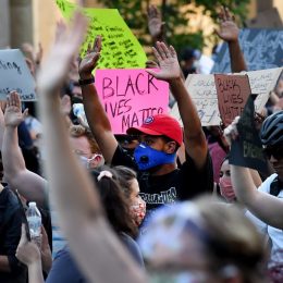 how to use instagram to share news, black lives matter instagram