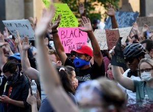 how to use instagram to share news, black lives matter instagram