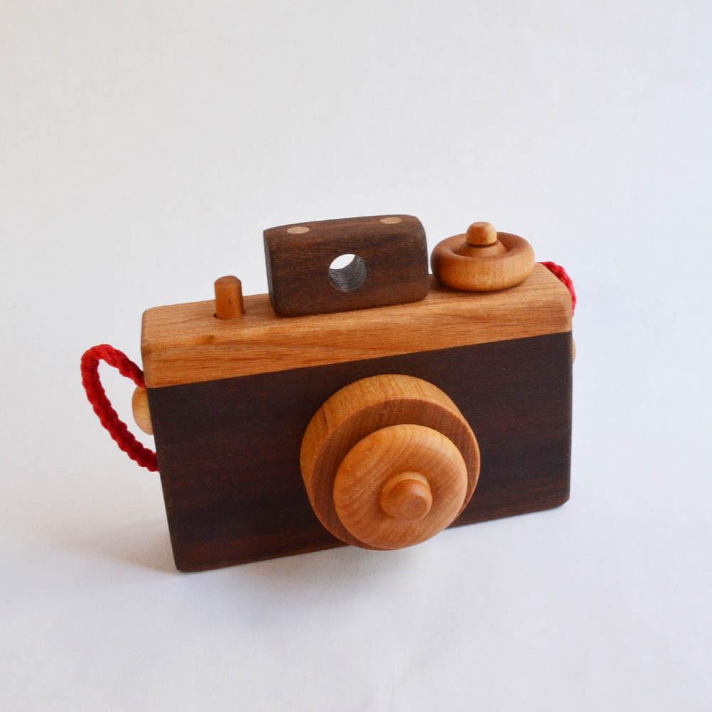 picture-of-wooden-camera-photo